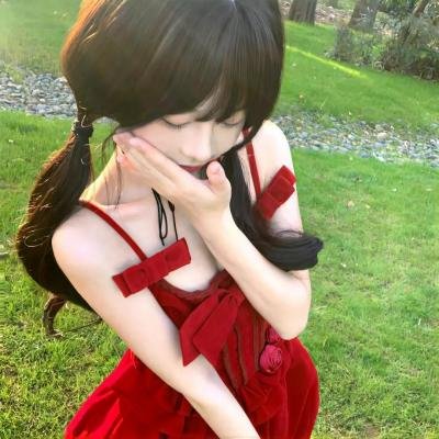想踢沉迷男的女人